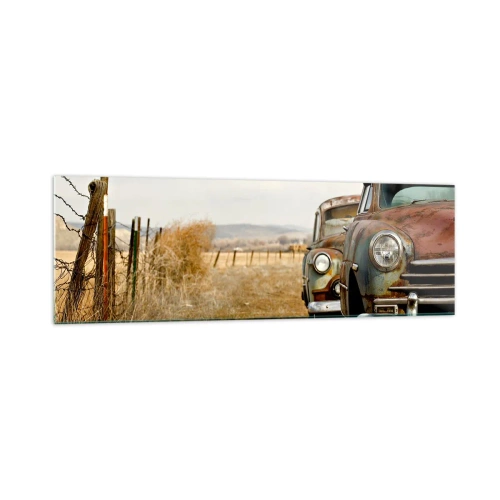 Cuadro sobre vidrio - Impresiones sobre Vidrio - Dos coches viejos en un camino de tierra junto a una valla de madera. - 160x50cm - Un merecido descanso - Decoración de pared moderna para salón y dormitorio ARTTOR