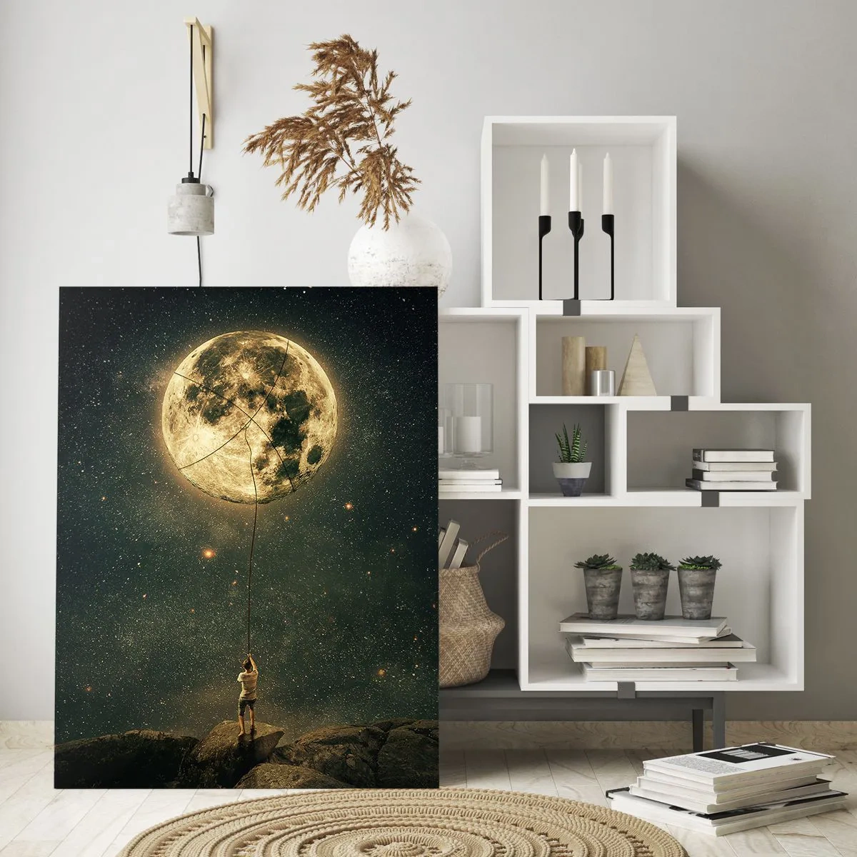 Cuadro sobre vidrio - Impresiones sobre Vidrio - Una figura en una roca sosteniendo la luna, que está atrapada en una cuerda. - 50x70cm - El que robó la luna - Decoración de pared moderna para salón y dormitorio ARTTOR