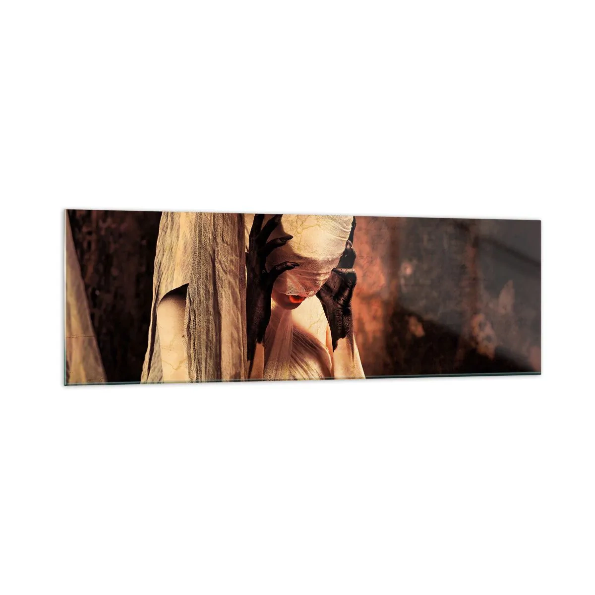 Cuadro sobre vidrio - Impresiones sobre Vidrio - Una mujer con velo y un estilo misterioso sobre un fondo oscuro. - 160x50cm - Entre el bien y el mal - Decoración de pared moderna para salón y dormitorio ARTTOR