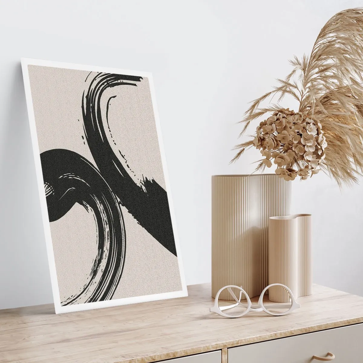 Póster - Pinceladas dinámicas sobre un fondo beige - 50x70cm - Barrido y circular - Decoración de pared moderna para salón y dormitorio ARTTOR