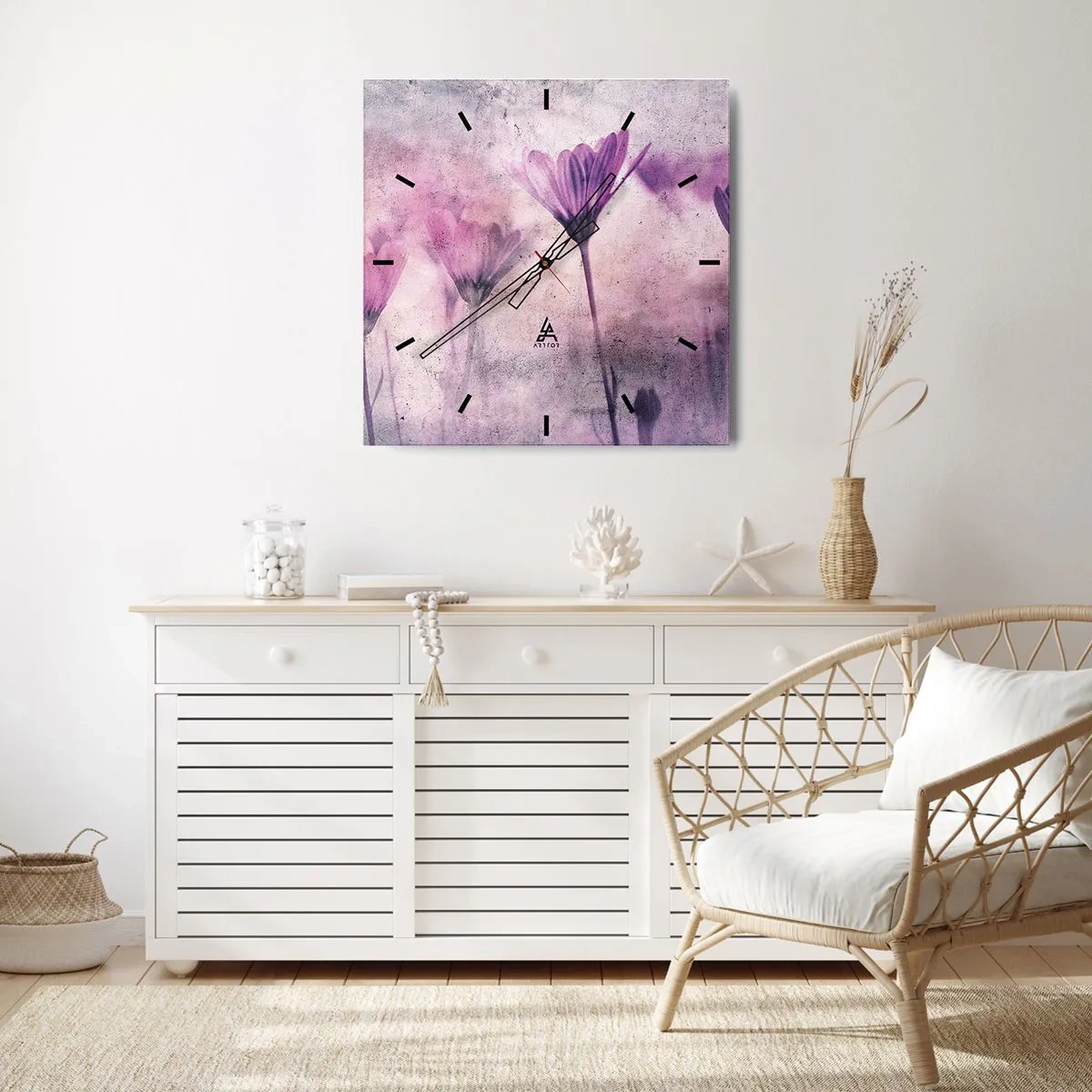 Reloj de pared - Reloj de vidrio - Delicadas flores en tonos morados sobre un fondo claro. - 30x30cm - Sueño de flores - Decoración de pared moderna para salón y dormitorio ARTTOR