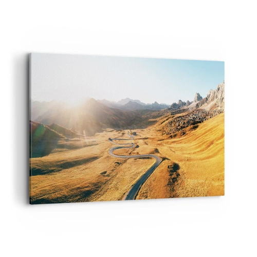 Cuadro sobre lienzo - Impresión de Imagen - Un camino sinuoso en las montañas iluminado por el sol poniente. - 120x80cm - En un valle dorado - Decoración de pared moderna para salón y dormitorio ARTTOR