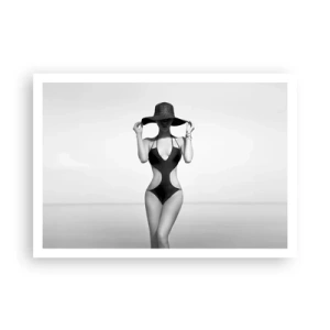 Póster - Silueta en blanco y negro de una mujer con sombrero contra el fondo del mar. - 100x70cm - Mi nombre es Elegancia - Decoración de pared moderna para salón y dormitorio ARTTOR