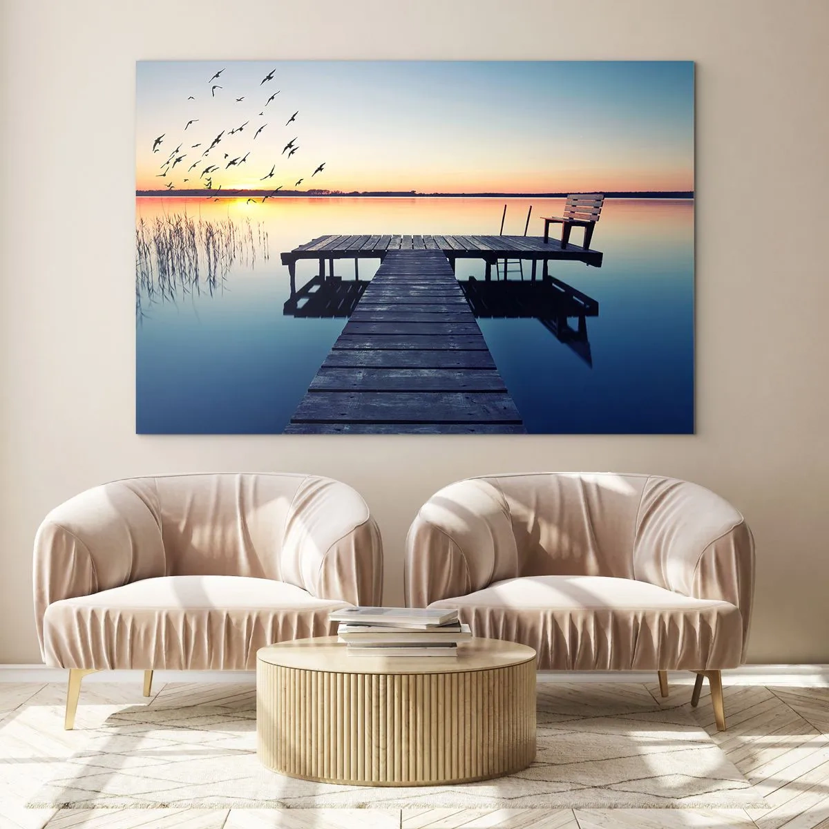 Cuadro sobre vidrio - Impresiones sobre Vidrio - Un muelle en el lago con vista al atardecer y pájaros en vuelo. - 70x50cm - Fue un buen día - Decoración de pared moderna para salón y dormitorio ARTTOR