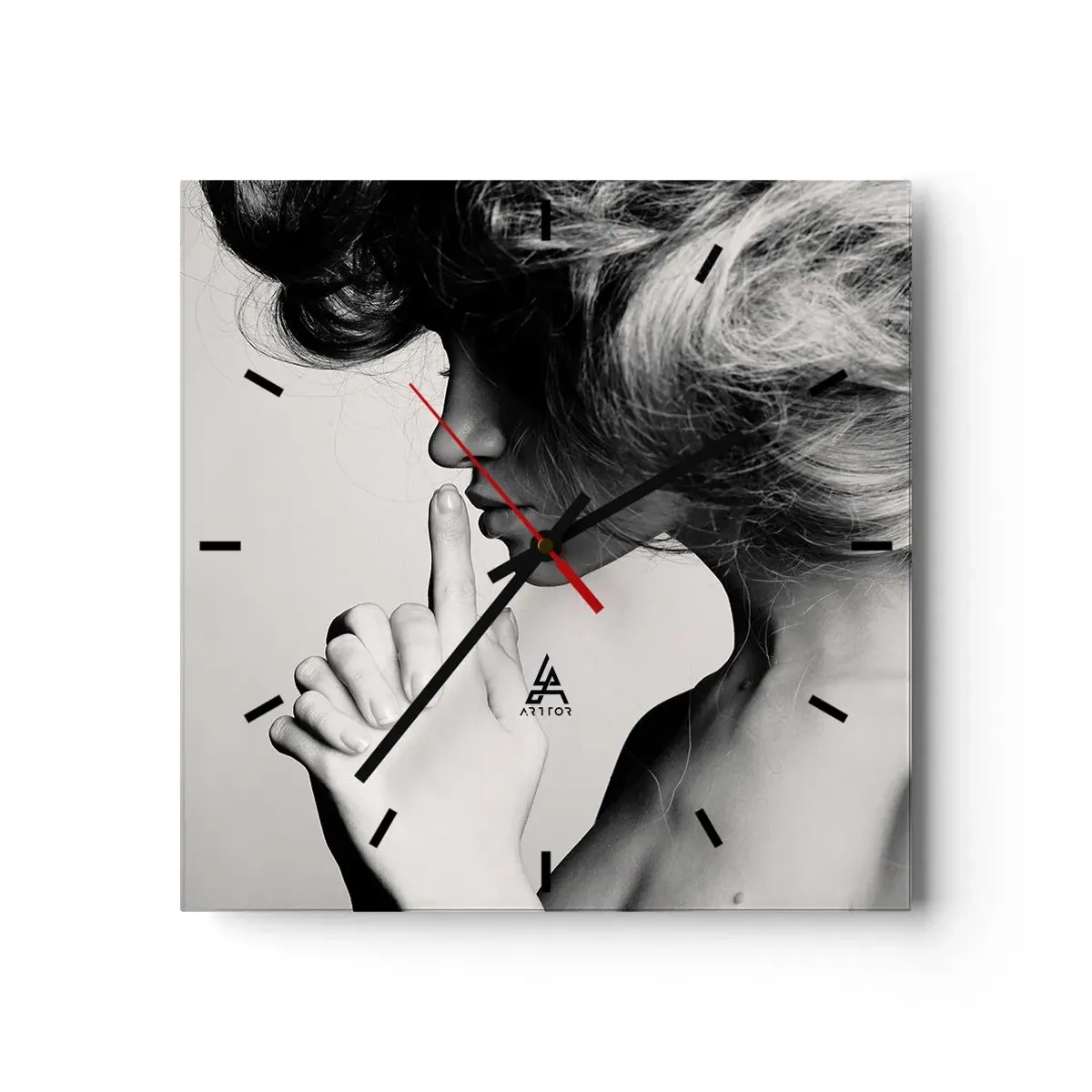 Reloj de pared - Reloj de vidrio - Perfil en blanco y negro de una mujer haciendo un gesto de silencio. - 30x30cm - Escucharme a mí misma - Decoración de pared moderna para salón y dormitorio ARTTOR