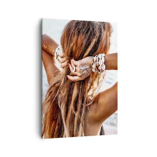 Cuadro sobre lienzo - Impresión de Imagen - Una mujer en la playa con su cabello ondeando al sol. - 50x70cm - Hermanada con el agua y el sol - Decoración de pared moderna para salón y dormitorio ARTTOR