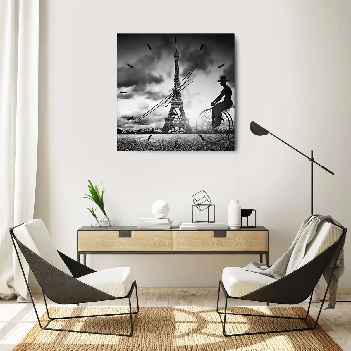 Reloj de pared - Reloj de vidrio - Imagen en blanco y negro de una bicicleta retro con la Torre Eiffel al fondo. - 30x30cm - Añoranza de la Belle Epoque - Decoración de pared moderna para salón y dormitorio ARTTOR