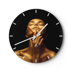 Reloj de pared - Reloj de vidrio - Retrato sensual de una mujer vestida de oro sobre fondo negro. - 30x30cm - Como seda dorada - Decoración de pared moderna para salón, cocina y dormitorio ARTTOR