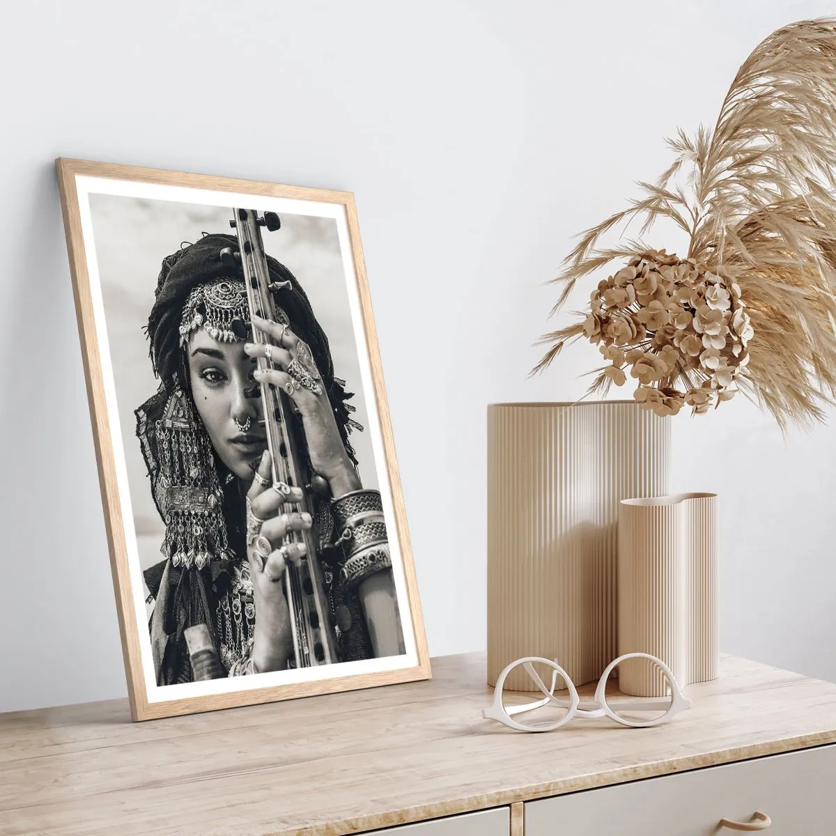 Póster en marco roble claro - La música propia de Oriente - 61x91 cm