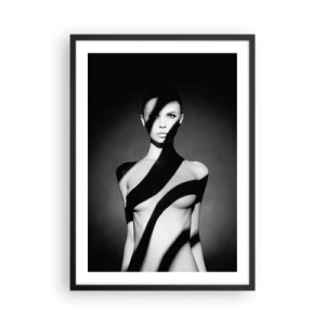 Póster en marco negro - Mujer en sombras gráficas en blanco y negro - 50x70cm - En la luz y en la sombra - Decoración de pared moderna para salón y dormitorio ARTTOR