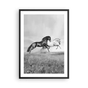 Póster en marco negro - Caballos blancos y negros galopando dinámicamente contra un fondo de campo - 50x70cm - Ángeles y demonios - Decoración de pared moderna para salón y dormitorio ARTTOR