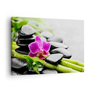 Cuadro sobre lienzo - Impresión de Imagen - Orquídea morada, piedras negras y bambú en una composición tranquila. - 70x50cm - En equilibrio pacífico - Decoración de pared moderna para salón y dormitorio ARTTOR
