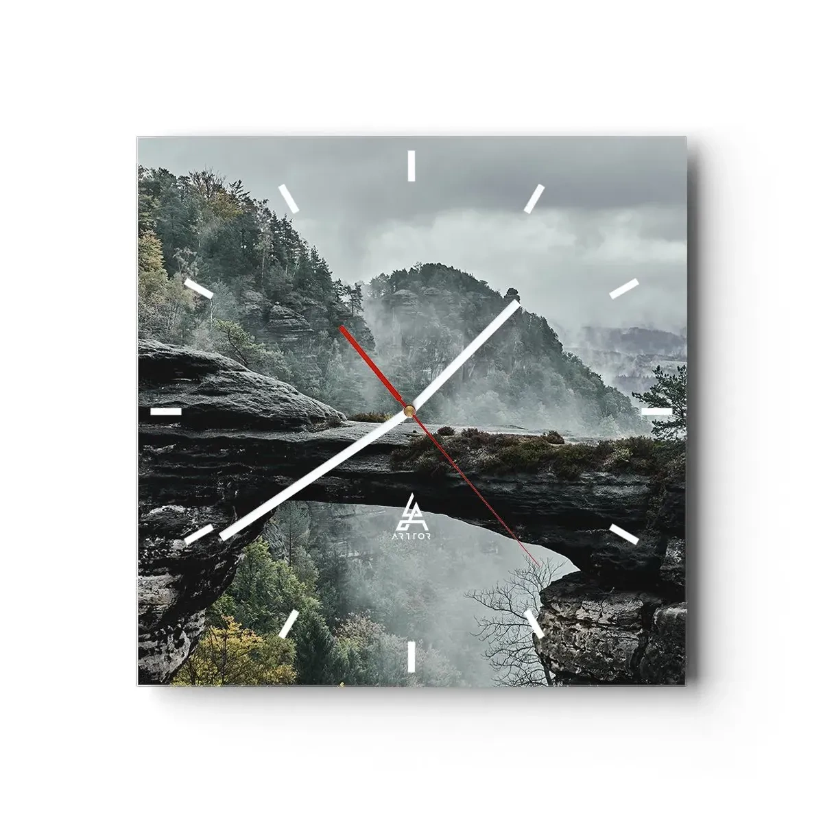 Reloj de pared - Reloj de vidrio - Un arco de piedra rodeado de montañas brumosas y bosques. - 30x30cm - La aventura está a punto de comenzar - Decoración de pared moderna para salón y dormitorio ARTTOR