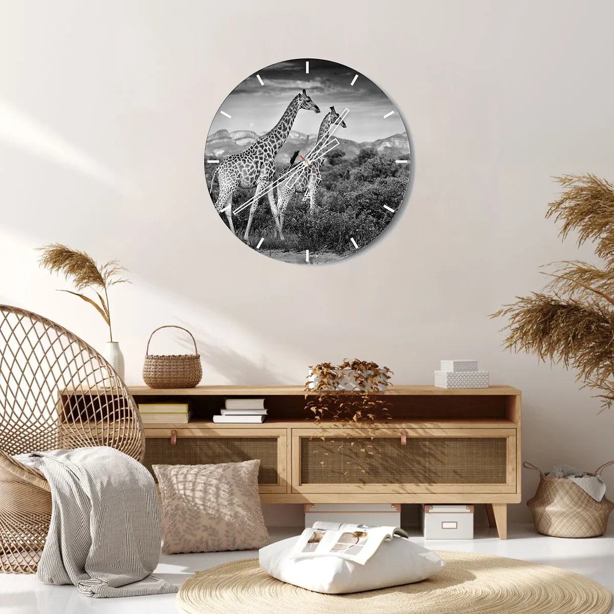 Reloj de pared - Reloj de vidrio - Una fotografía en blanco y negro de dos jirafas en la sabana. - 30x30cm - La clase alta de África - Decoración de pared moderna para salón, cocina y dormitorio ARTTOR