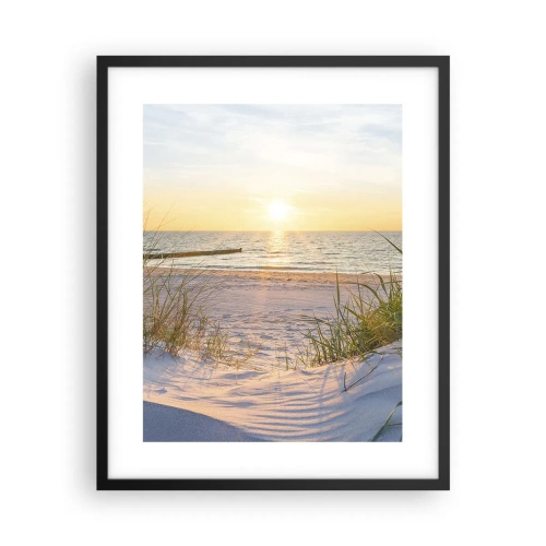Póster en marco negro - El sonido del mar, el canto de los pájaros, una playa virgen entre las dunas... - 40x50 cm