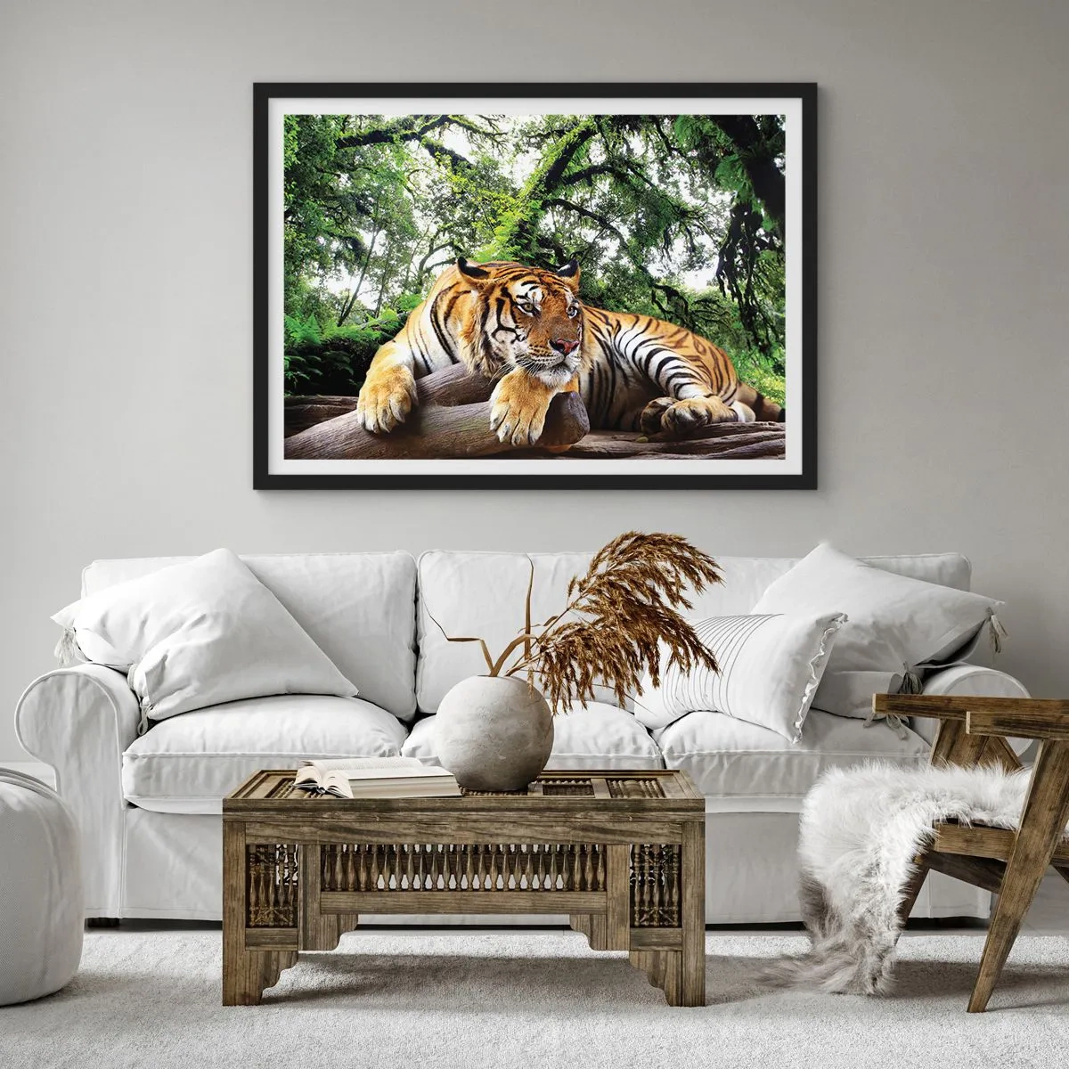 Póster en marco negro - Un tigre descansando en un bosque tropical. - 100x70cm - Atentamente - Decoración de pared moderna para salón y dormitorio ARTTOR