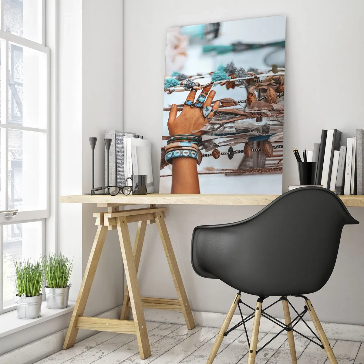 Cuadro sobre vidrio - Impresiones sobre Vidrio - Una mano adornada con joyas boho con decoraciones en el fondo. - 70x100cm - Tesoros locales - Decoración de pared moderna para salón y dormitorio ARTTOR