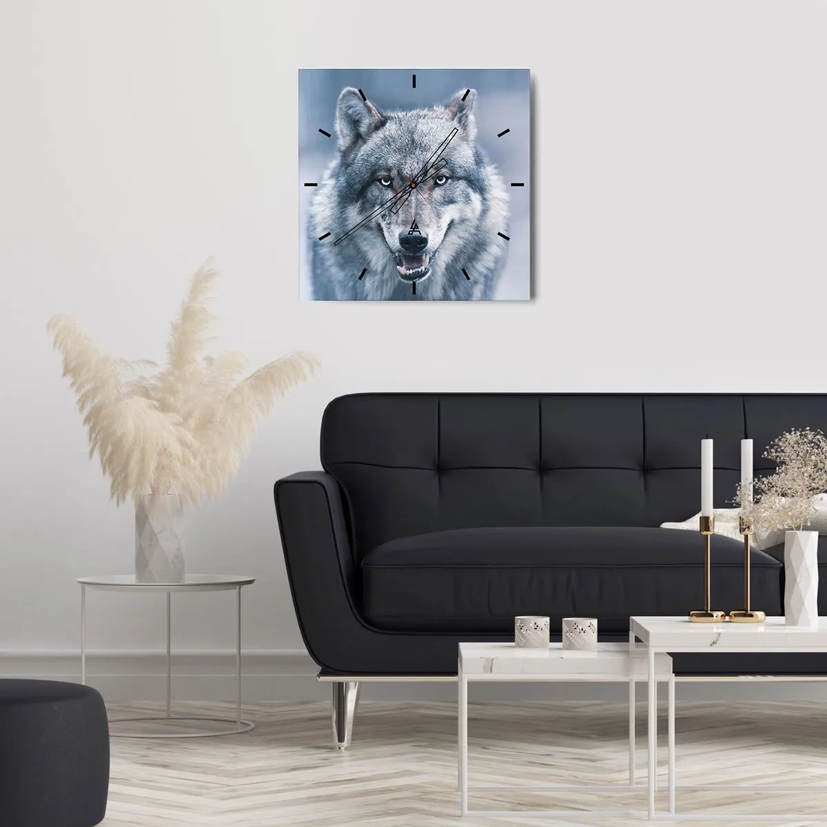 Reloj de pared - Reloj de vidrio - Un lobo con una mirada intensa en un paisaje invernal. - 30x30cm - ¿Aceptarás el reto? - Decoración de pared moderna para salón y dormitorio ARTTOR