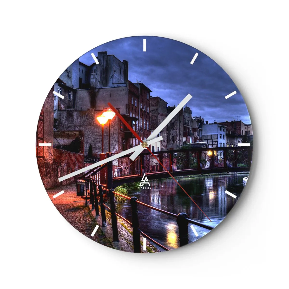 Reloj de pared - Reloj de vidrio - Vista nocturna de la calle con un puente y agua al fondo. - 30x30cm - No conocías Bydgoszcz así - Decoración de pared moderna para salón, cocina y dormitorio ARTTOR