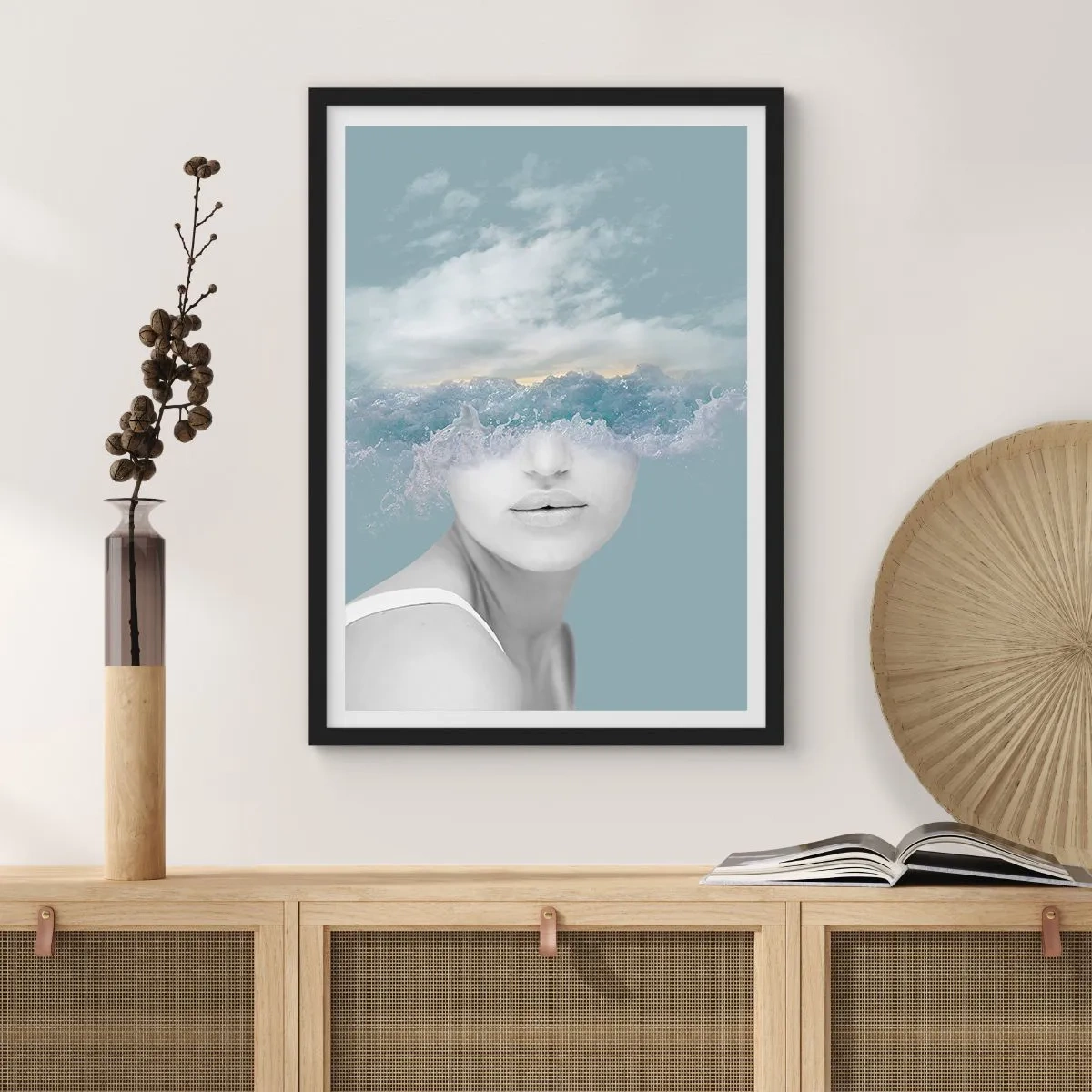 Póster en marco negro - Una mujer con olas del mar por ojos - 50x70cm - Con la cabeza en las nubes - Decoración de pared moderna para salón y dormitorio ARTTOR