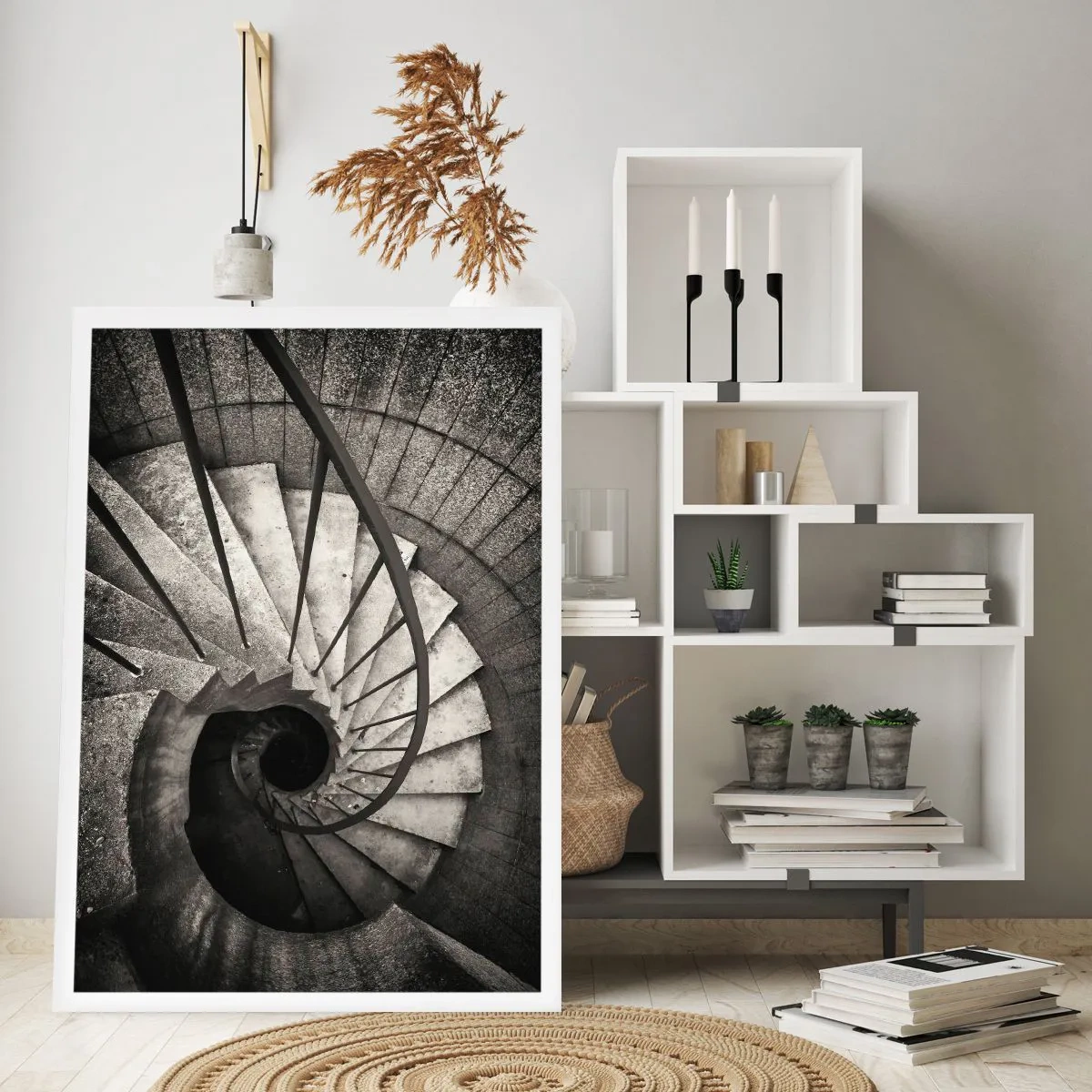 Póster - Fotografía en blanco y negro de una escalera de caracol desde arriba. - 50x70cm - Escaleras arriba, escaleras abajo - Decoración de pared moderna para salón y dormitorio ARTTOR