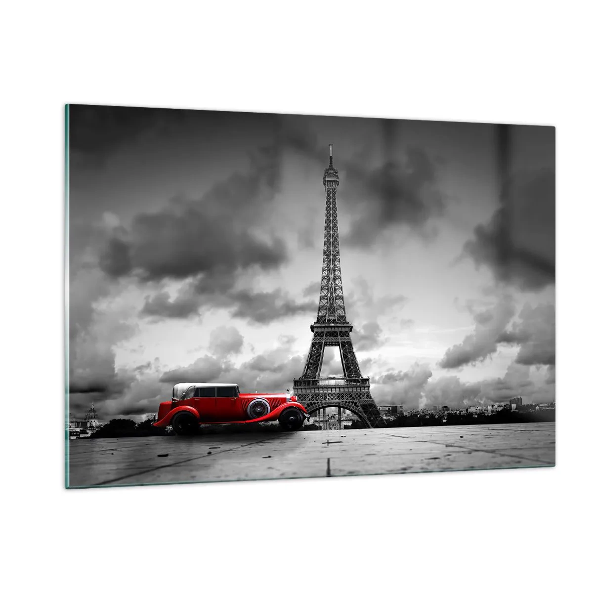 Cuadro sobre vidrio - Impresiones sobre Vidrio - Un coche retro rojo con la Torre Eiffel al fondo en un entorno en blanco y negro. - 120x80cm - No hace mucho tiempo, en París - Decoración de pared moderna para salón y dormitorio ARTTOR