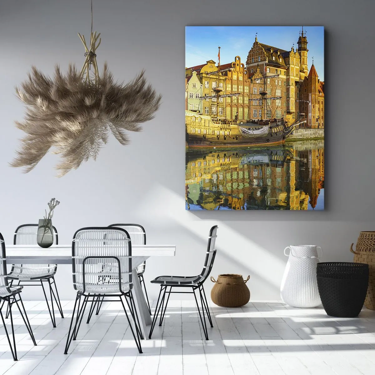 Cuadro sobre lienzo - Impresión de Imagen - Una vista pintoresca del casco antiguo con un velero y agua. - 50x70cm - Un espejo del pasado - Decoración de pared moderna para salón y dormitorio ARTTOR