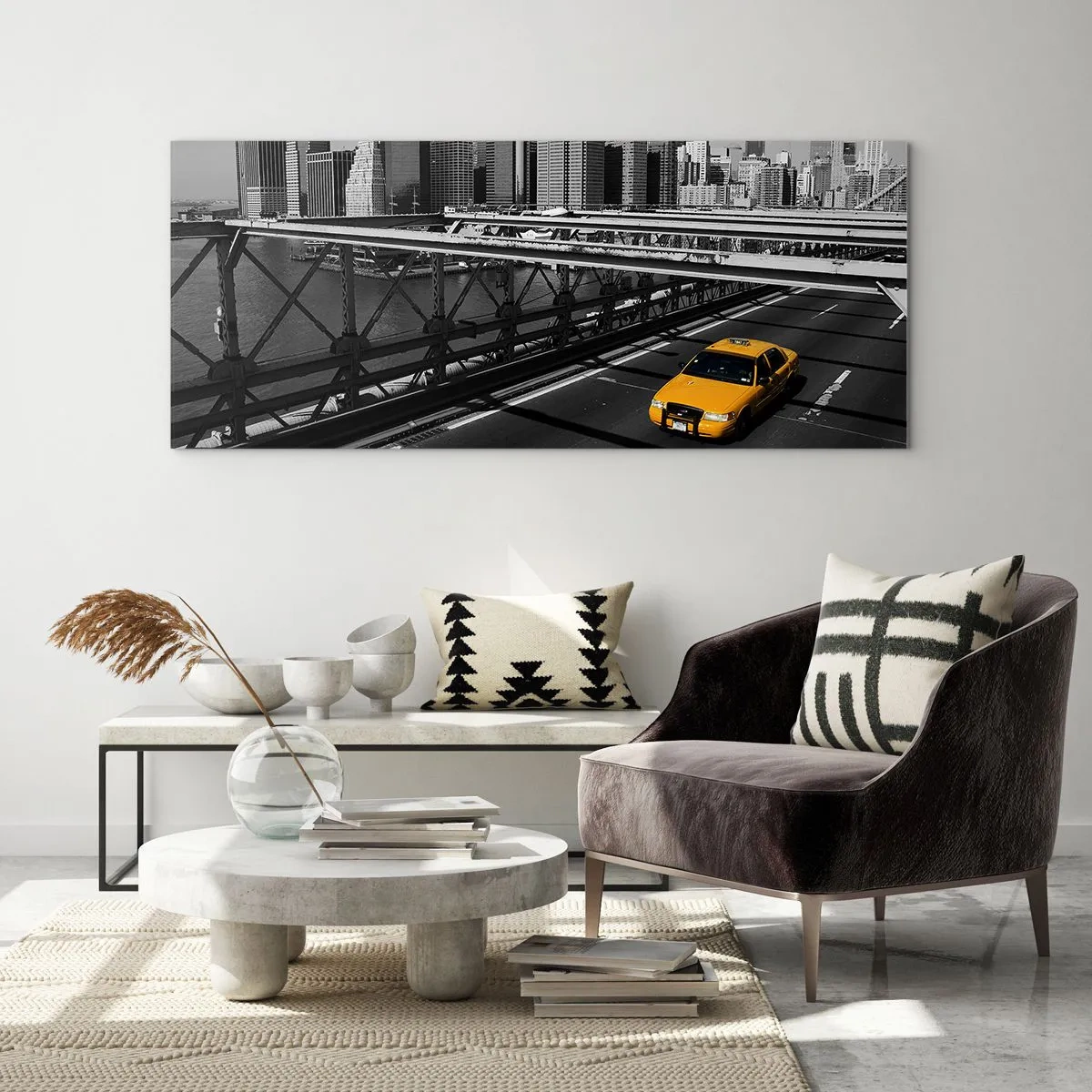 Cuadro sobre vidrio - Impresiones sobre Vidrio - Taxi amarillo en un puente con vistas al horizonte de Nueva York - 160x50cm - El color de la gran ciudad - Decoración de pared moderna para salón y dormitorio ARTTOR