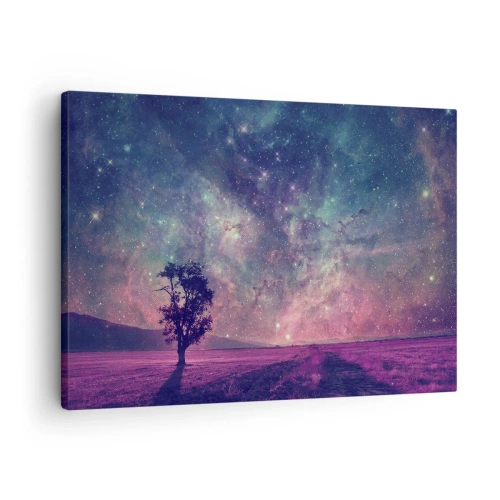 Cuadro sobre lienzo - Impresión de Imagen - Un árbol contra un cielo estrellado en colores púrpura y azul. - 70x50cm - Bajo un cielo mágico - Decoración de pared moderna para salón y dormitorio ARTTOR