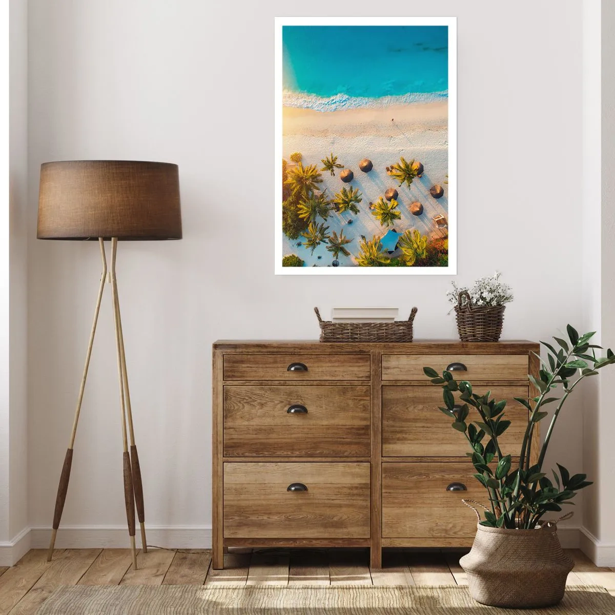 Póster - Vista aérea de una playa paradisíaca con palmeras y agua turquesa. - 50x70cm - Bienvenidos al paraíso - Decoración de pared moderna para salón y dormitorio ARTTOR