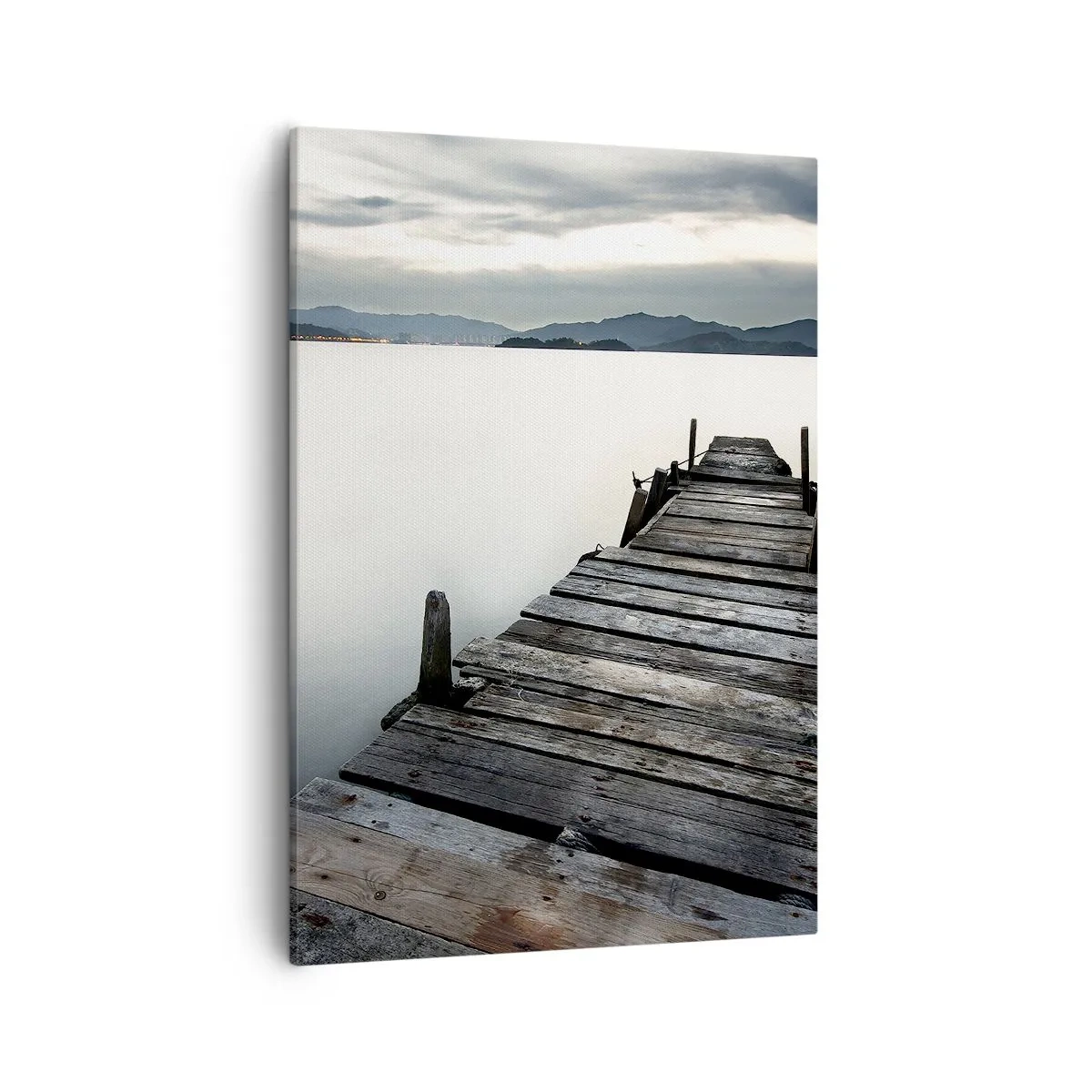 Cuadro sobre lienzo - Impresión de Imagen - Un puente de madera que conduce hacia un lago tranquilo. - 50x70cm - Sumérjase en la paz - Decoración de pared moderna para salón y dormitorio ARTTOR