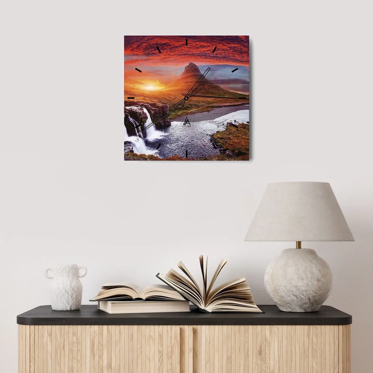 Reloj de pared - Reloj de vidrio - Paisaje de montaña con cascada al atardecer. - 30x30cm - Una vista de la Tierra Media - Decoración de pared moderna para salón y dormitorio ARTTOR