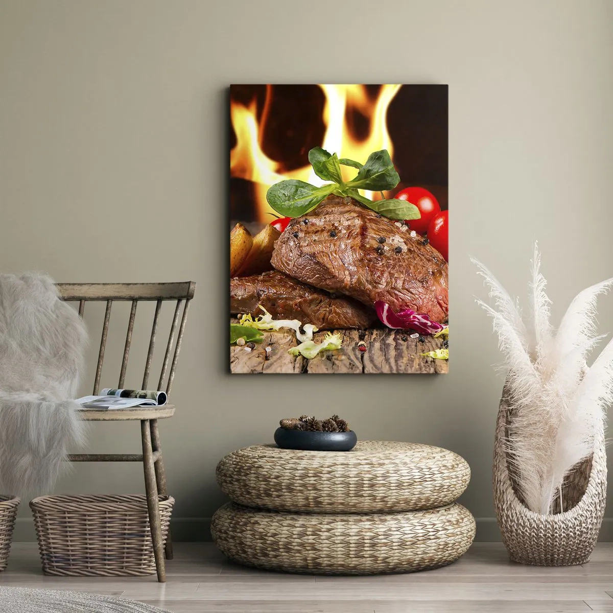 Cuadro sobre lienzo - Impresión de Imagen - Filete a la parrilla con acompañamientos con el telón de fondo de las llamas. - 50x70cm - Embrujo de fuego - Decoración de pared moderna para salón y dormitorio ARTTOR