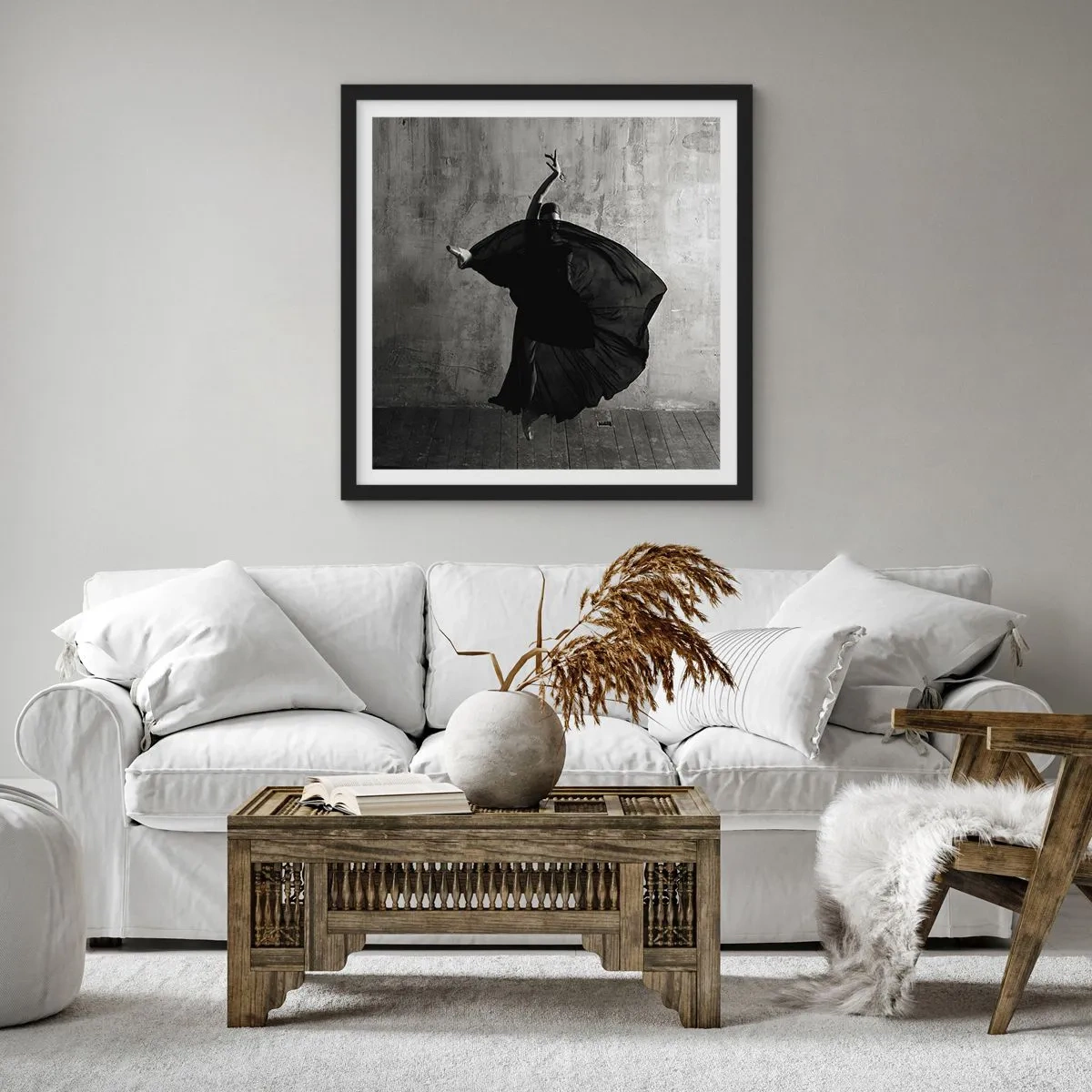 Póster en marco negro - Cargada de pasión - 60x60 cm