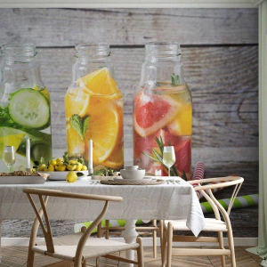 Fotomural Premium Sand - Botellas de agua saborizada y fruta fresca sobre un fondo de madera. - 100x70cm - Saludable por naturaleza - Decoración de pared moderna para salón y dormitorio ARTTOR