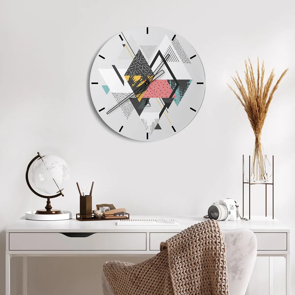 Reloj de pared - Reloj de vidrio - Una variación del triángulo y el rombo - 40x40 cm