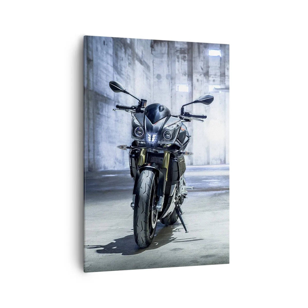 Cuadro sobre lienzo - Impresión de Imagen - Una motocicleta moderna en un interior industrial. - 70x100cm - Antes de que el motor ruja - Decoración de pared moderna para salón y dormitorio ARTTOR