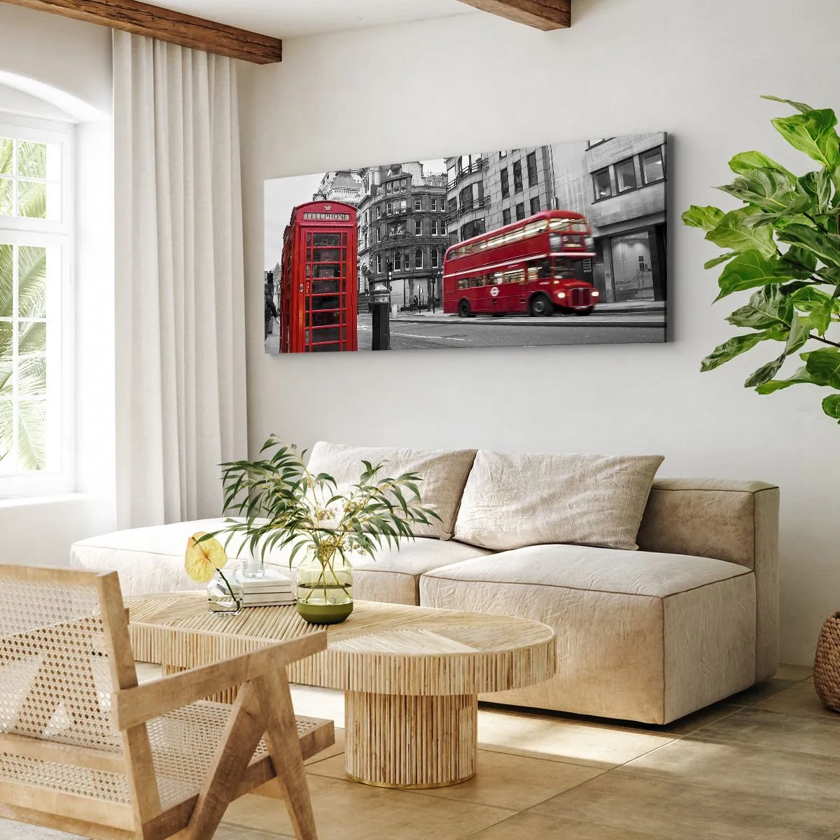 Cuadro sobre lienzo - Impresión de Imagen - Una cabina telefónica roja y un autobús de dos pisos en Londres con la ciudad al fondo. - 140x50cm - El más rojo de Europa - Decoración de pared moderna para salón y dormitorio ARTTOR