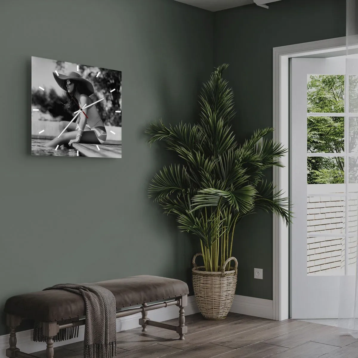 Reloj de pared - Reloj de vidrio - Mujer con sombrero junto a la piscina en blanco y negro - 30x30cm - Un sueño de verano - Decoración de pared moderna para salón y dormitorio ARTTOR