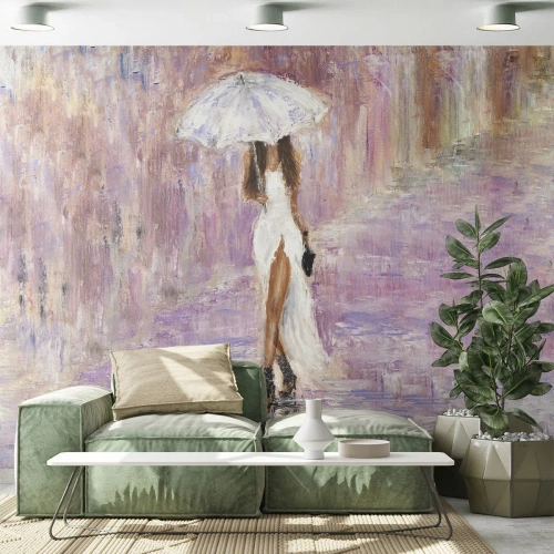 Fotomural Standard Eco - En la lluvia de lilas - Mujer, Moda, Caminar en la lluvia - 250x175 cm