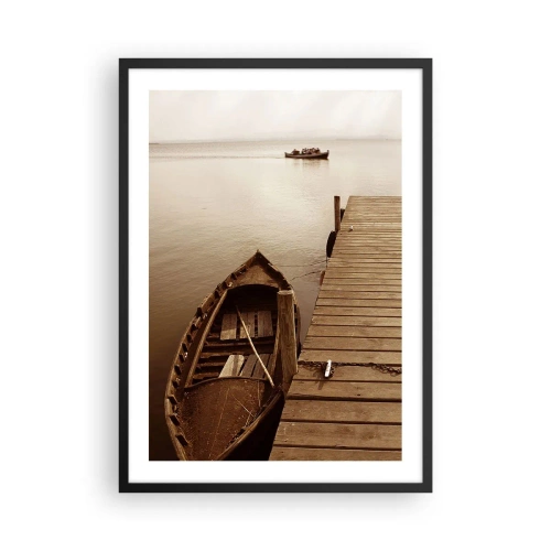 Póster en marco negro - Un barco en un muelle de madera en sepia. - 50x70cm - La auténtica paz - Decoración de pared moderna para salón y dormitorio ARTTOR