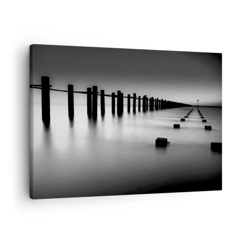 Cuadro sobre lienzo - Impresión de Imagen - Postes de madera y bloques de hormigón sumergidos en agua en tonos blanco y negro - 70x50cm - Valles grises en la niebla - Decoración de pared moderna para salón y dormitorio ARTTOR