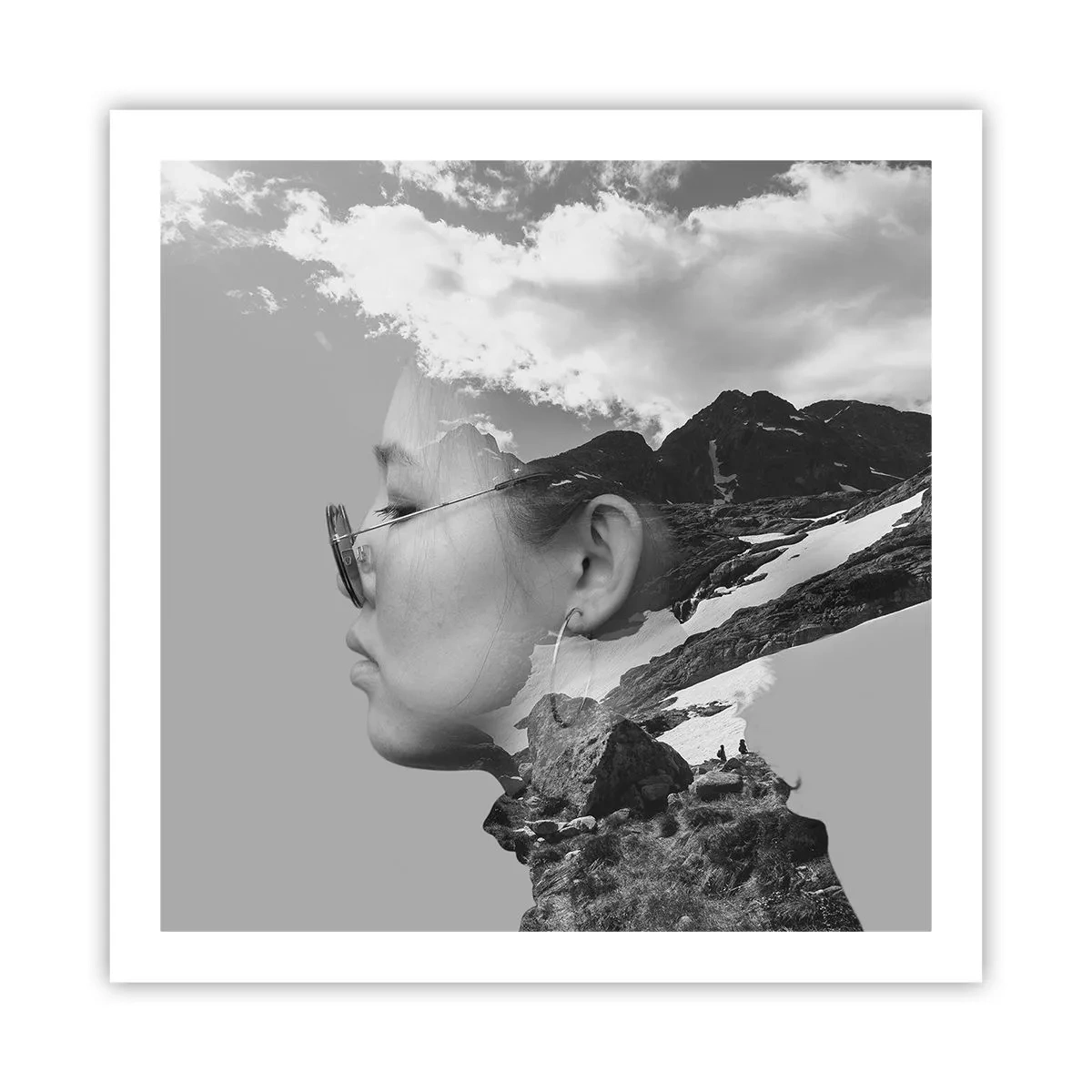 Póster - Retrato sobre montañas y nubes - 60x60 cm