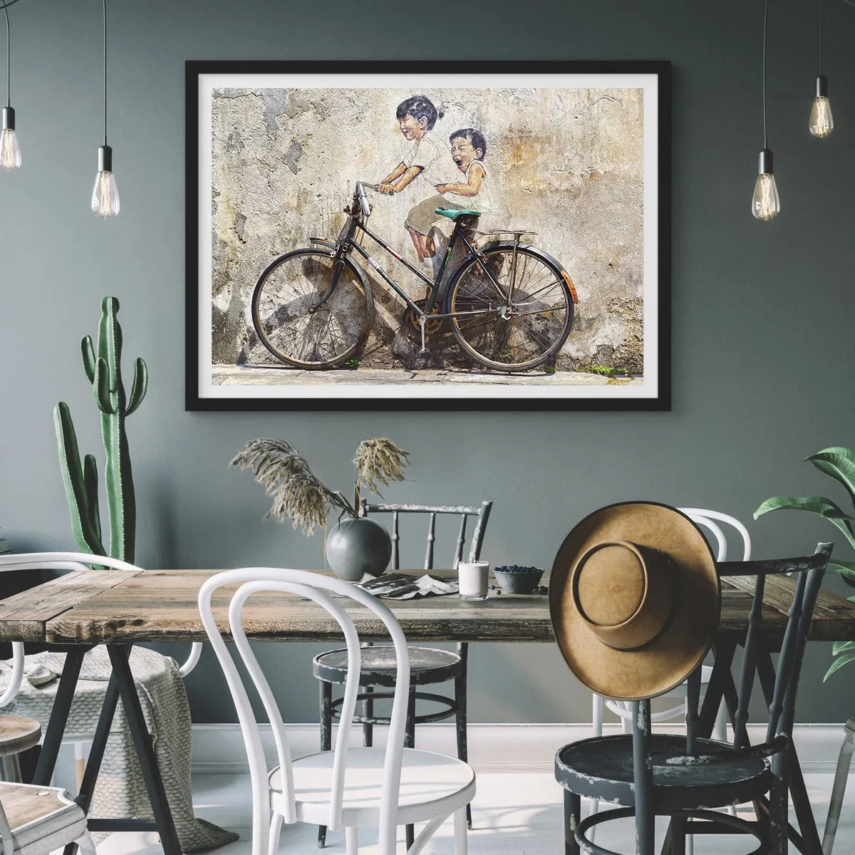Póster en marco negro - Arte callejero con una bicicleta y dibujos infantiles en la pared. - 70x50cm - ¿Verdadero o falso? - Decoración de pared moderna para salón y dormitorio ARTTOR