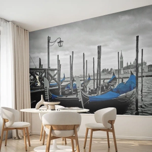 Fotomural Premium Sand - Góndolas en Venecia con cubiertas azules - 100x70cm - Venecia en el pensamiento - Decoración de pared moderna para salón y dormitorio ARTTOR