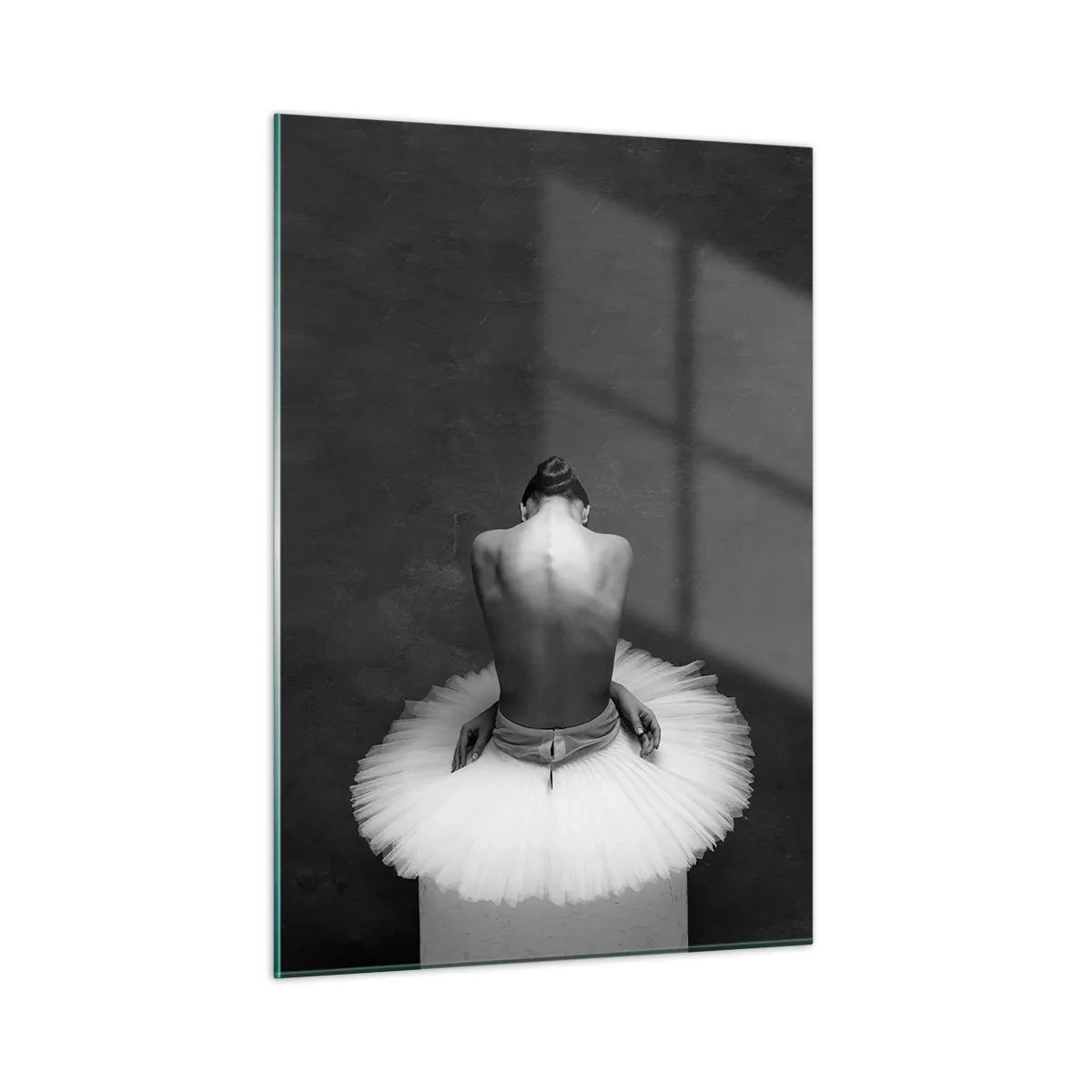 Cuadro sobre vidrio - Impresiones sobre Vidrio - Una bailarina sentada con una falda de tul contra una sombra. - 50x70cm - Rodeada de pétalos - Decoración de pared moderna para salón y dormitorio ARTTOR
