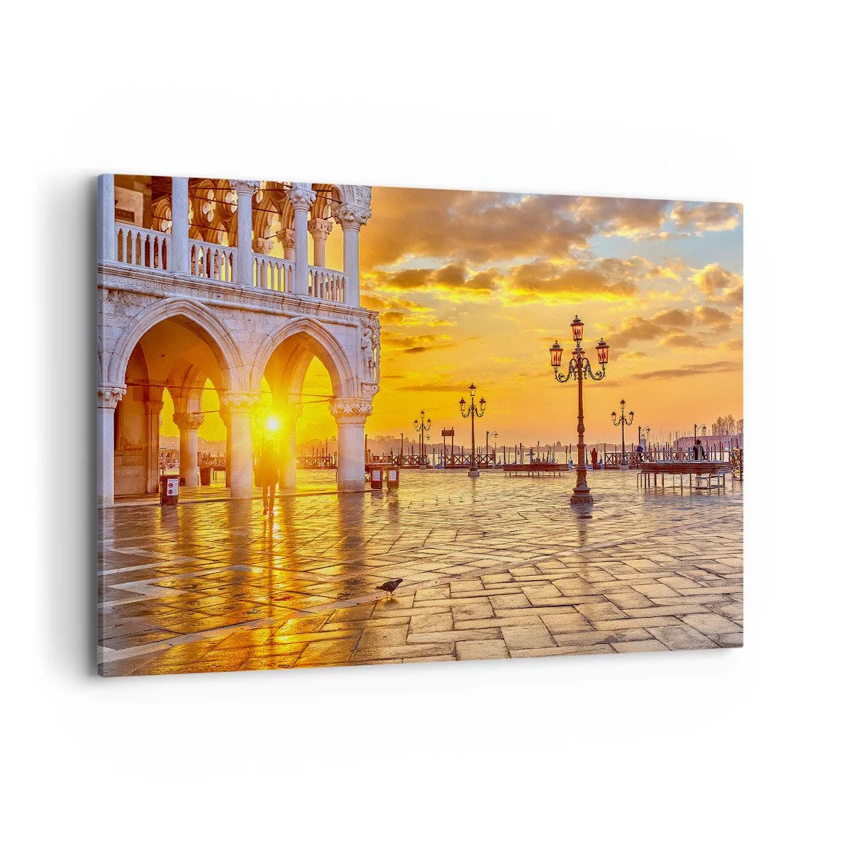 Cuadro sobre lienzo - Impresión de Imagen - Atardecer dorado en la plaza de la ciudad con arcadas y farolas - 120x80cm - ¿Dónde están todos? - Decoración de pared moderna para salón y dormitorio ARTTOR