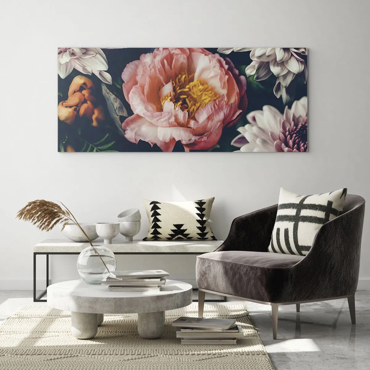 Cuadro sobre vidrio - Impresiones sobre Vidrio - Arreglo floral con peonías y crisantemos sobre fondo oscuro. - 120x50cm - Con esplendor barroco - Decoración de pared moderna para salón y dormitorio ARTTOR