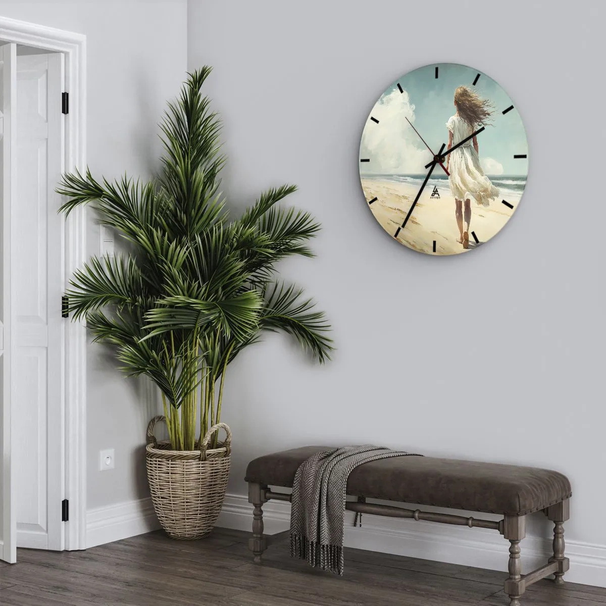 Reloj de pared - Reloj de vidrio - Una mujer con un vestido blanco caminando descalza por la playa. - 30x30cm - Al encuentro del sol y del viento - Decoración de pared moderna para salón, cocina y dormitorio ARTTOR