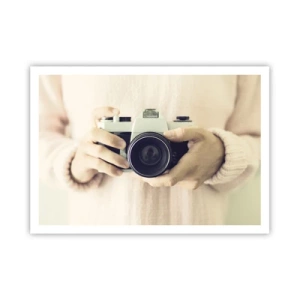 Póster - Cámara retro sostenida en las manos contra un fondo claro - 100x70cm - Una visión diferente - Decoración de pared moderna para salón y dormitorio ARTTOR